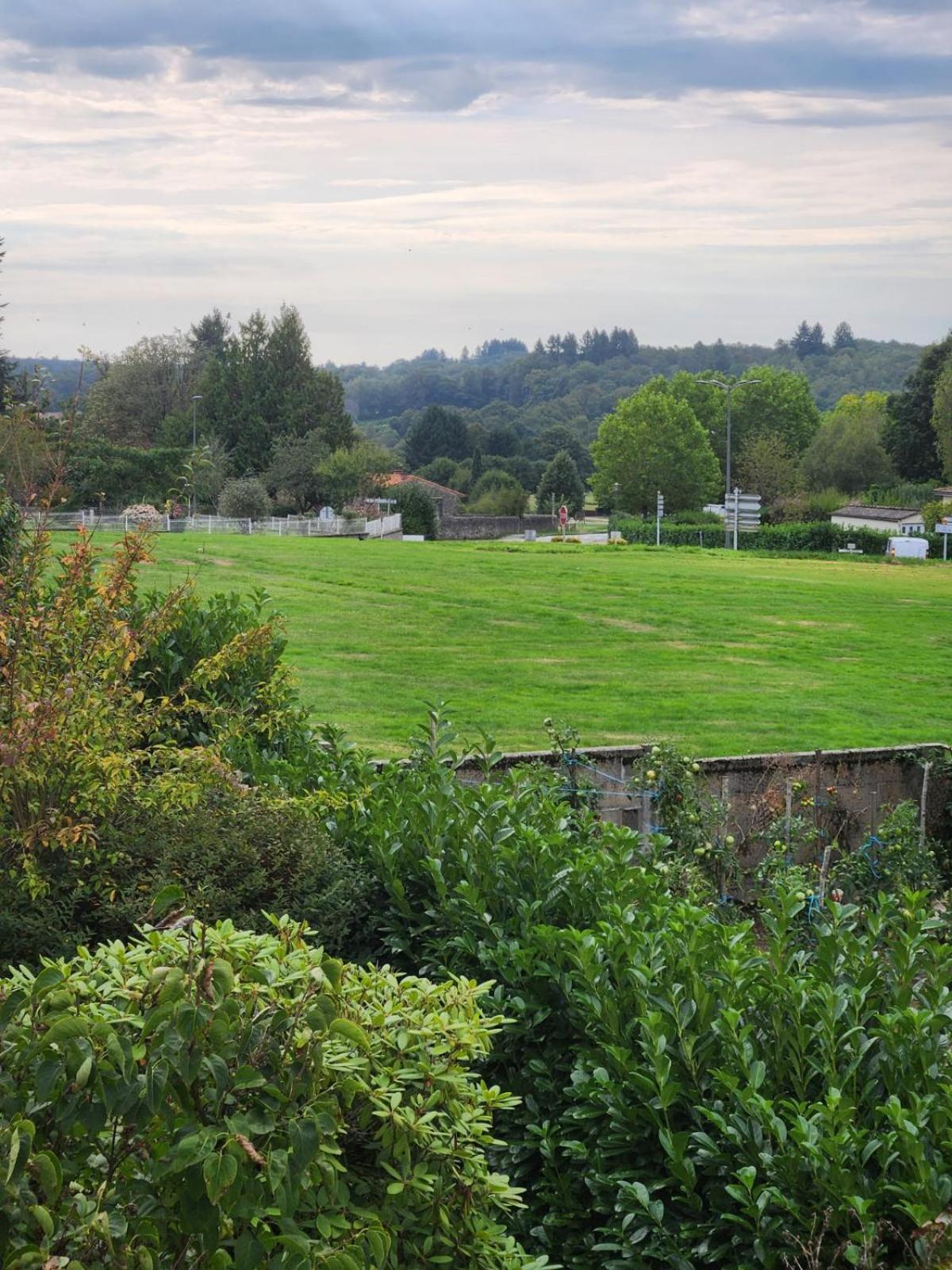 Logement Cosy Au Coeur D'Oradour Zewnętrze zdjęcie